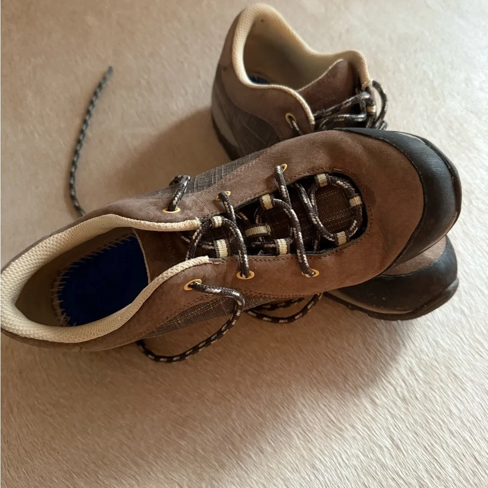 Patagonia Brown  Hiking Shoes - Picture 8 of 12